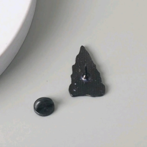 Black white pizza slice skull enamel brooch pin clothes hat bag denim backpack - Picture 4 of 5